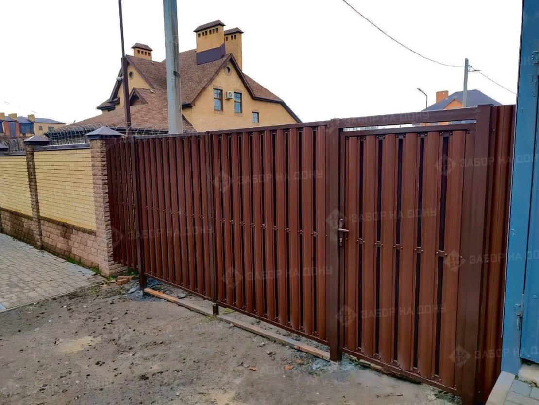 Ворота с калиткой для частного дома и дачи  в Звенигороде